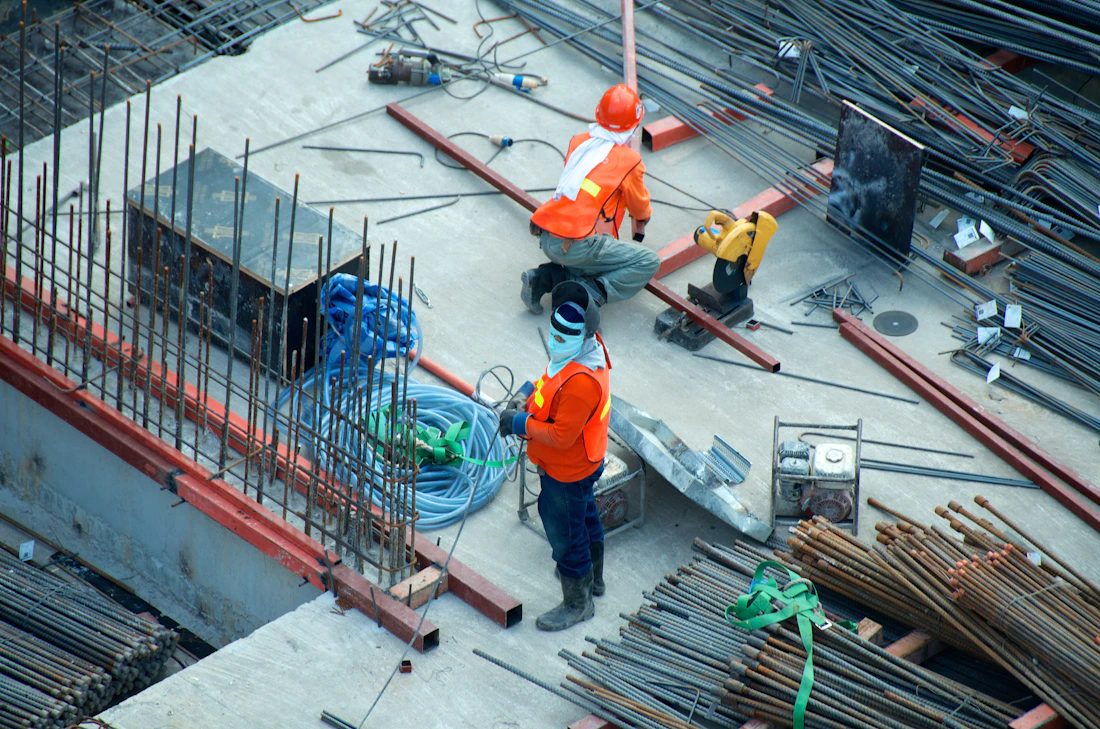 Large-scale commercial facility project environment